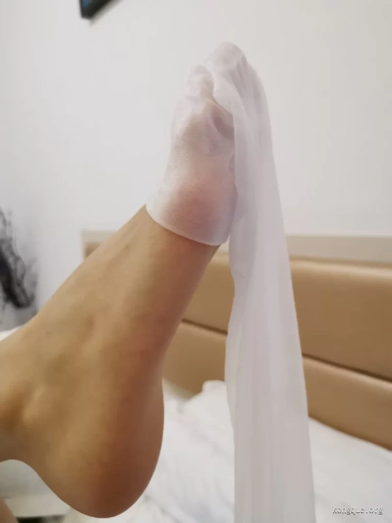 图片[2]-鱼鱼足影 – 全套足袜写真&视频[91期-2024.8]-我的动漫
